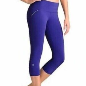 ATHLETA X-Small Relay Capri Legging Workout Athletic Purple Reflective Mesh